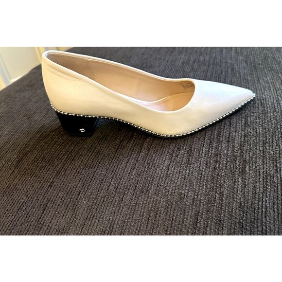 Coach Chalk Willa Pumps 1 3/4 square block heel bead chain trim leather Size 5 - Picture 1 of 8